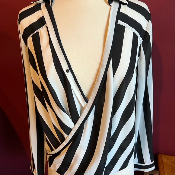 Love 21 black and white striped surplus blouse sz XS NWOT - Picture 5 of 8